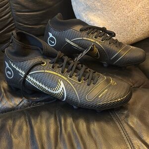 Nike SUPERFLY 8 ACADEMY FG/MG soccer cleats never worn